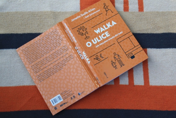 Recenzja książki  Walka o ulice. Jak odzyskać miasto dla ludzi  Janette Sadik-Khan i Setha Solomonowa.