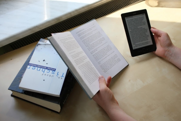 E-book na czytniku, książka drukowana czy biblioteka?