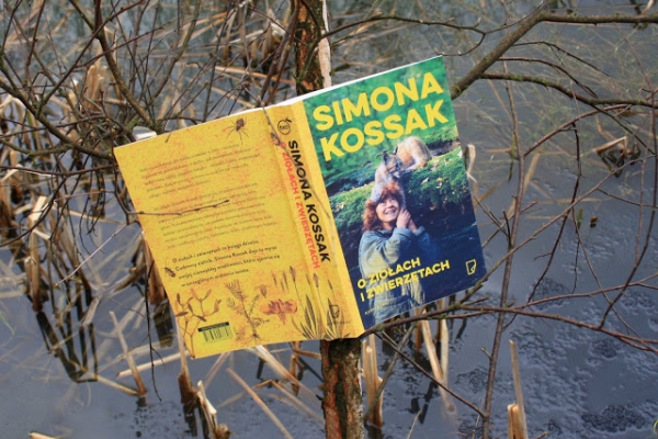Recenzja książki  O ziołach i zwierzętach  autorstwa Simony Kossak.
