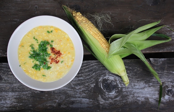 Rozgrzewająca zupa kukurydziana.