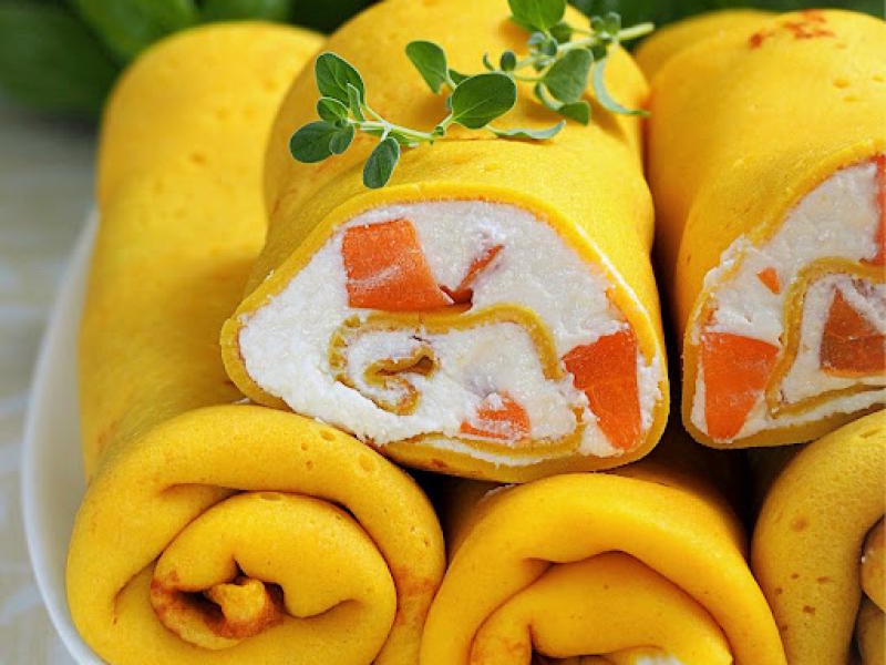 Pomarańczowe naleśniki z serem i morelami