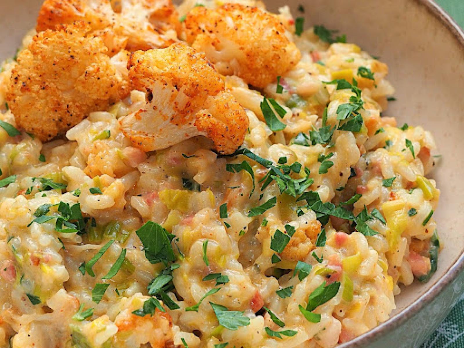 Risotto z boczkiem, porem i pieczonym kalafiorem