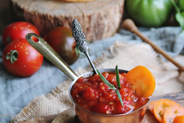 Konfitura pomidorowa z rozmarynem i miodem