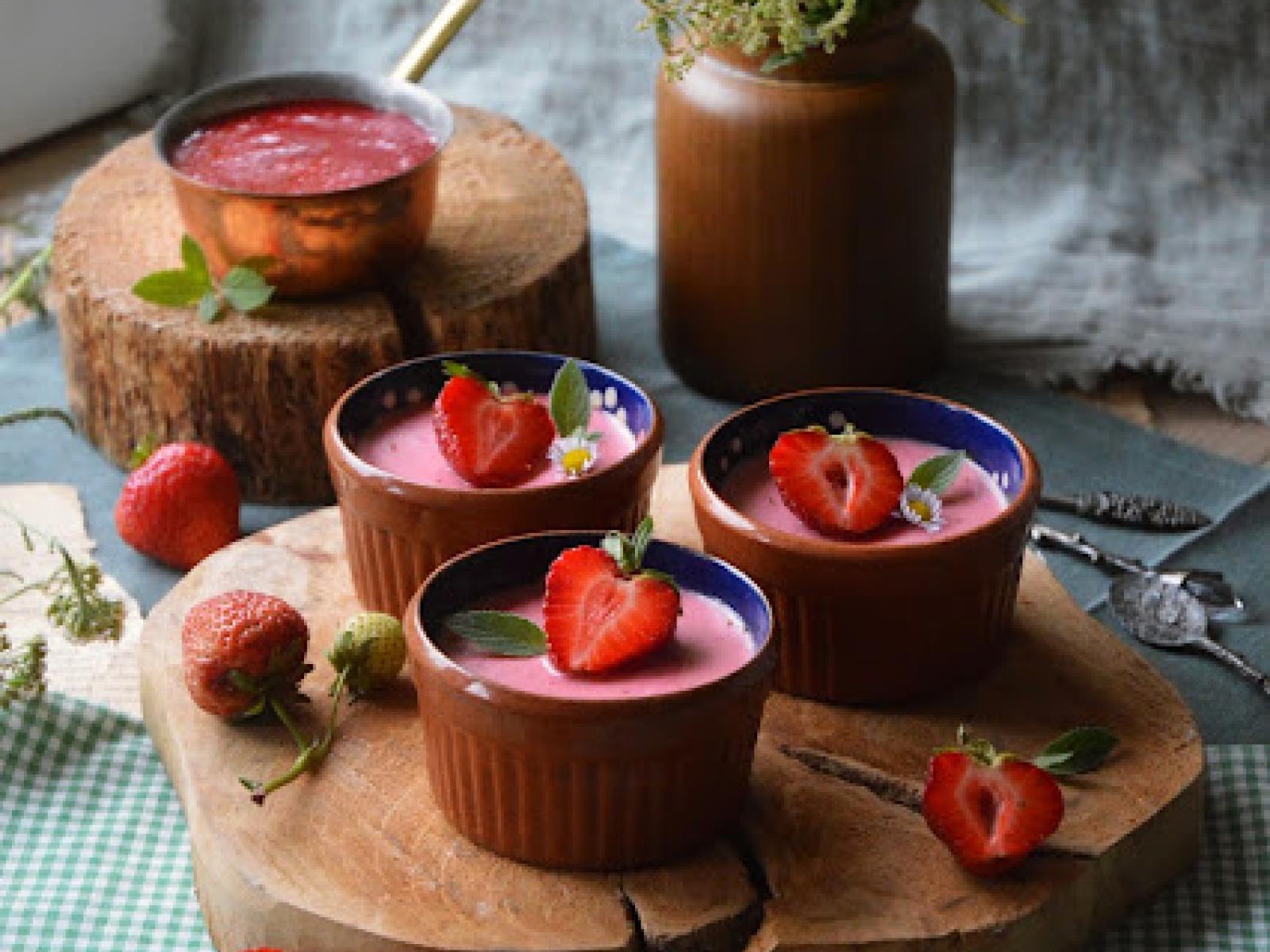 Truskawkowy posset