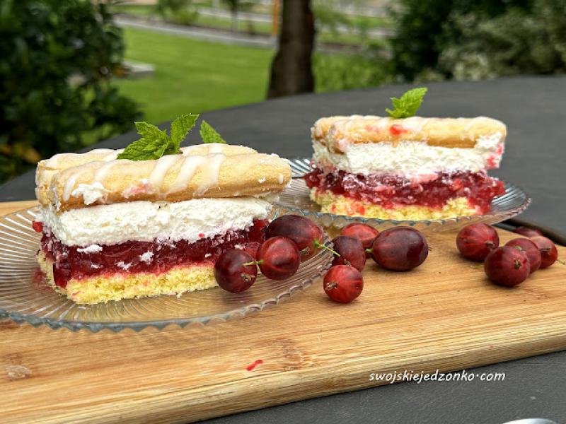 Ciasto agrestowe z bitą śmietaną