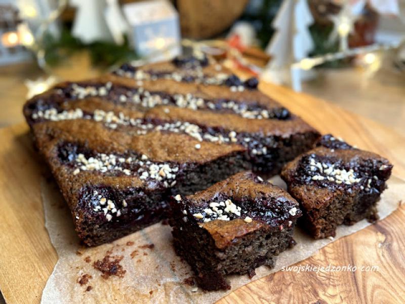 Szybkie ciasto a la piernik z wiśniami