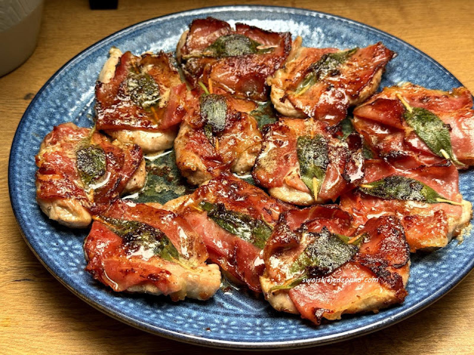 Eskalopki z polędwiczki z szynką i szałwią