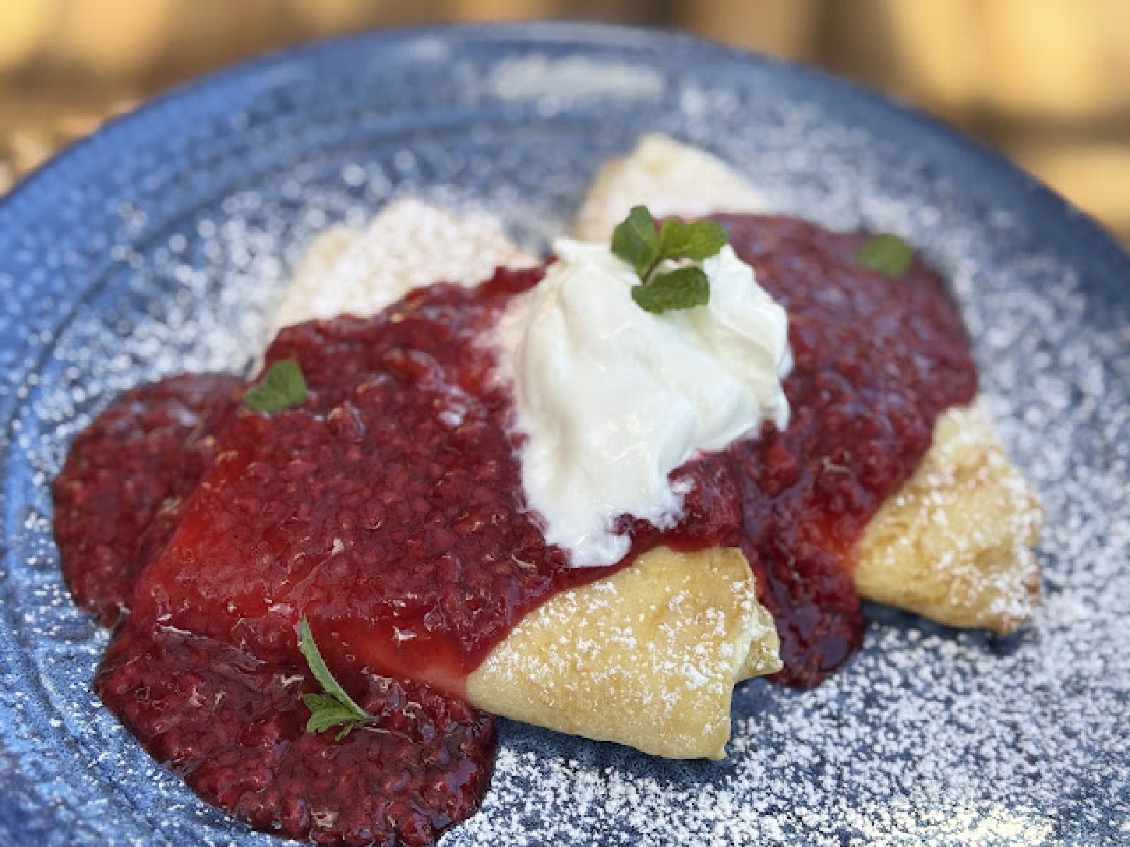 Naleśniki z serem i fruzeliną malinową