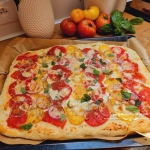 Pizza z pomidorami...