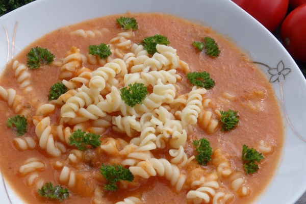 Gęsta zupa pomidorowa ze świeżych pomidorów