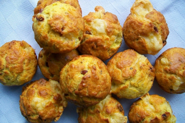 Wytrawne muffinki z serem i kabanosami