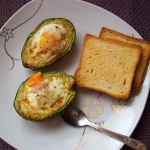 Jajka zapiekane w awokado