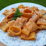Makaron w sosie z...