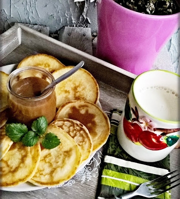 Śniadaniowe placuszki z mascarpone i toffi