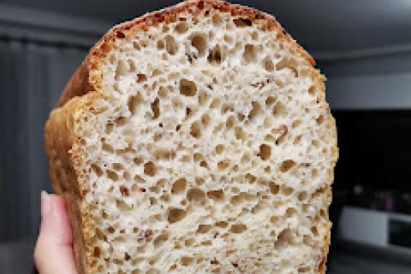 Chleb orkiszowo pszenny z kaszą