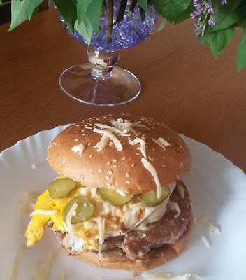 Burger by Domi