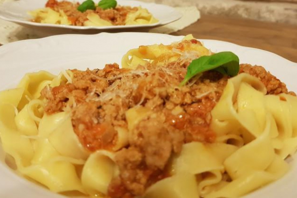 Ragú bolognese, czyli sos mięsno-pomidorowy do spaghetti