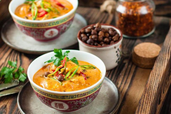 Tajska zupa curry z kurczakiem