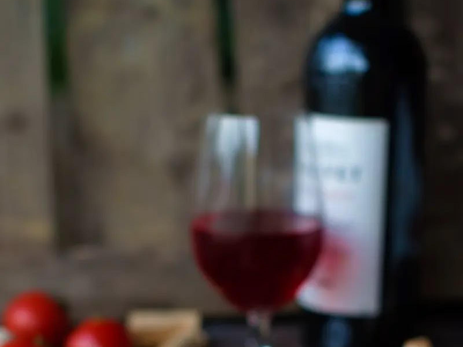 Jakie wino do steka wybrać, aby podkreślić smak idealnego mięsa?