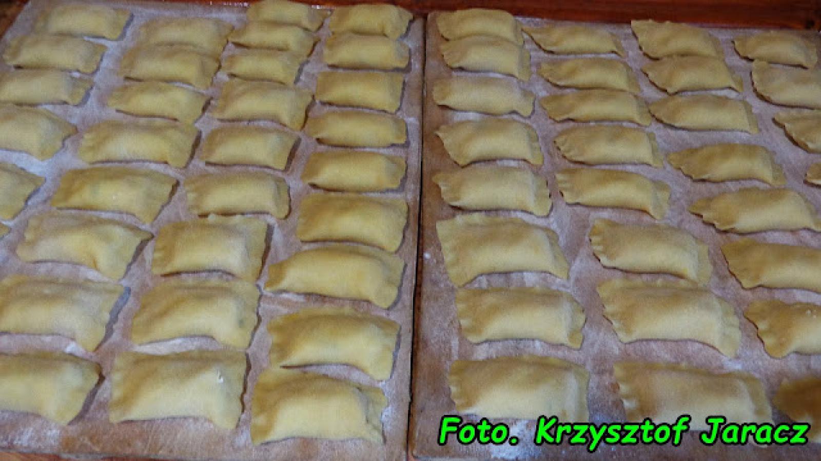10 sprawdzonych przepisów na ciasto na pierogi.