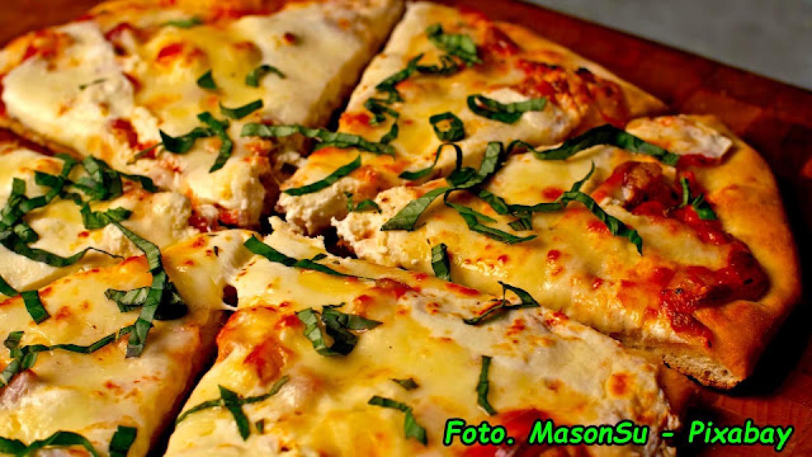 Sekrety włoskich kucharzy dzięki którym Twoja pizza wyjdzie idealna. Znajdziesz też przepis na ciasto i sos.
