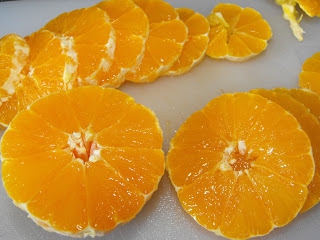 Słoneczne ciasto z pomarańczami i karmelem.