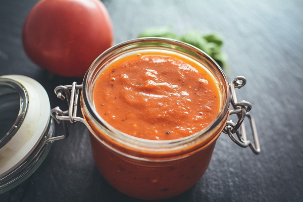 Jak zrobić klasyczny sos pomidorowy?