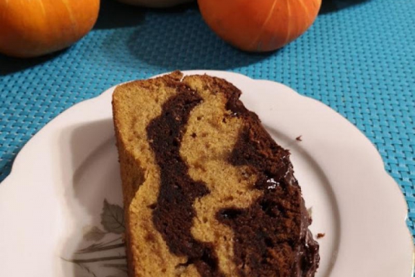 Dwukolorowe ciasto dyniowe z czekoladą