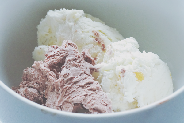 Domowe lody kakaowe i brzoskwiniowe
