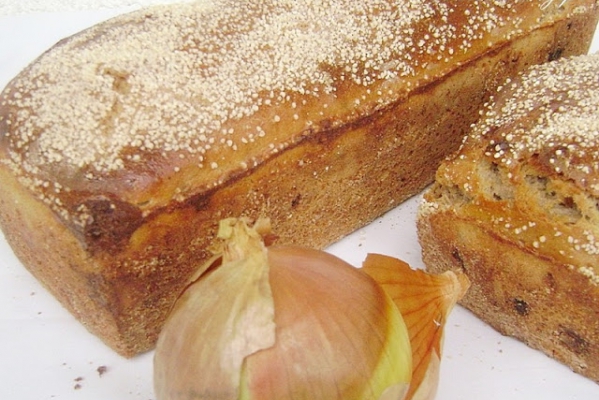 Chleb pytlowy z dodatkiem mąki pszennej z cebulką