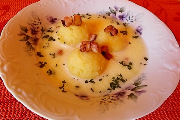 Biała polewka z ziemniakami - polewka jurajska.
