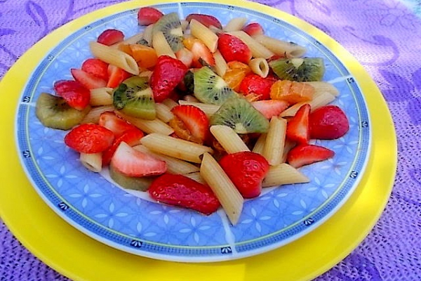 Makaron z owocami macerowanymi z occie balsamiczny