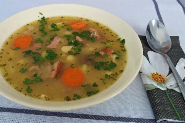 Zupa fasolowa, czyli prosto,smacznie i do syta.