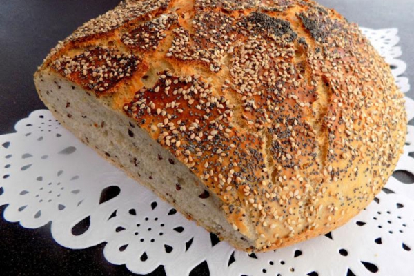 Mało wymagający domowy chleb z ziarnem.