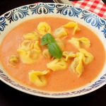 Aksamitna zupa pomidorowa