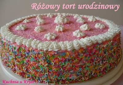 Różowy tort urodzinowy