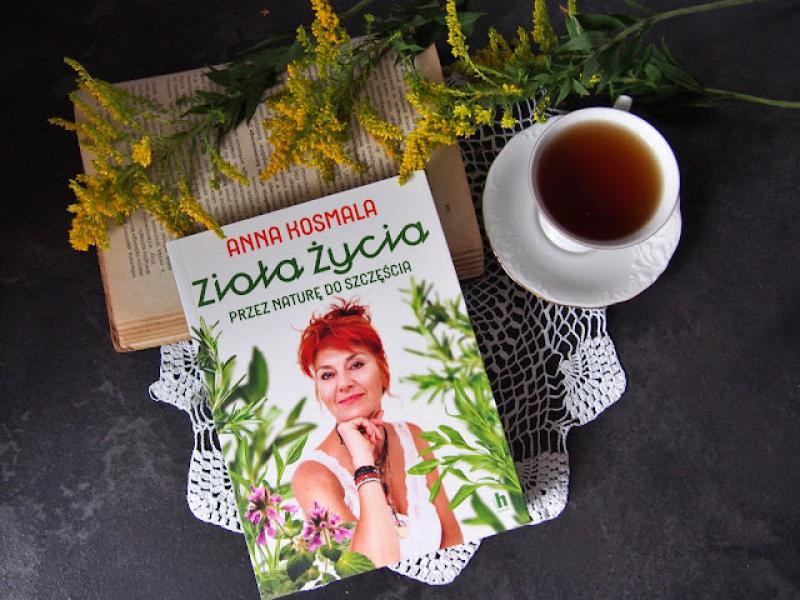 Zioła życia. Przez naturę do szczęścia – recenzja książki Anny Kosmali