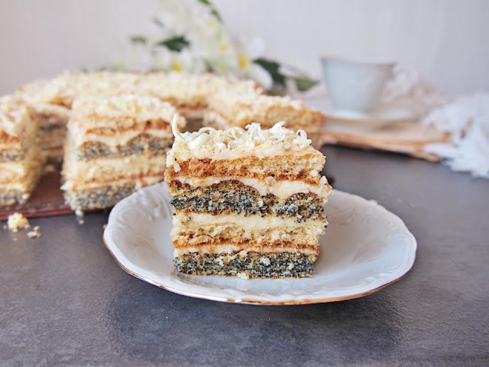 Delikatne ciasto makowo-kokosowe z kremem (łatwe i efektowne)