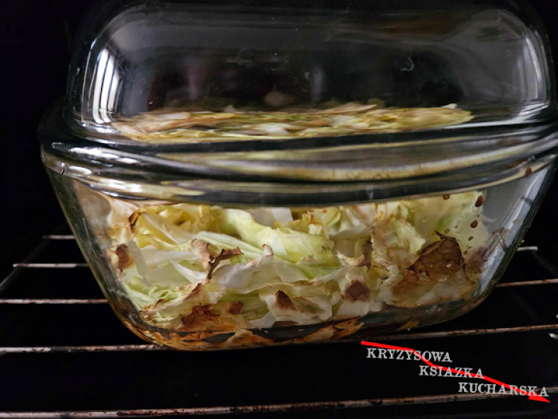 Pieczony bigos z młodej kapusty i kimchi