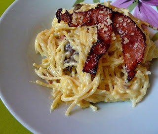 Spaghetti  carbonara  z serkiem topionym
