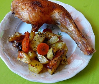 Kurczak pieczony z ziemniakami i marchewką