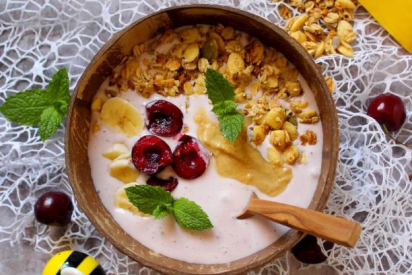 Letnie smoothie bowl