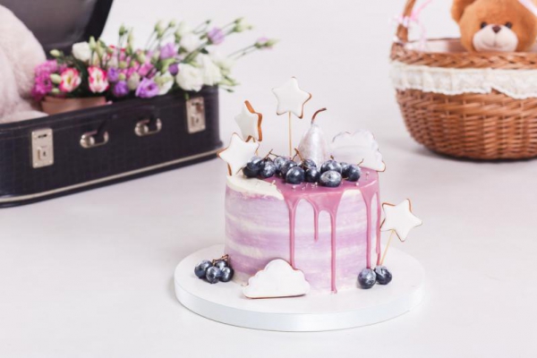 Jakie zalety ma topper na tort? Na jaką dekorację warto postawić?