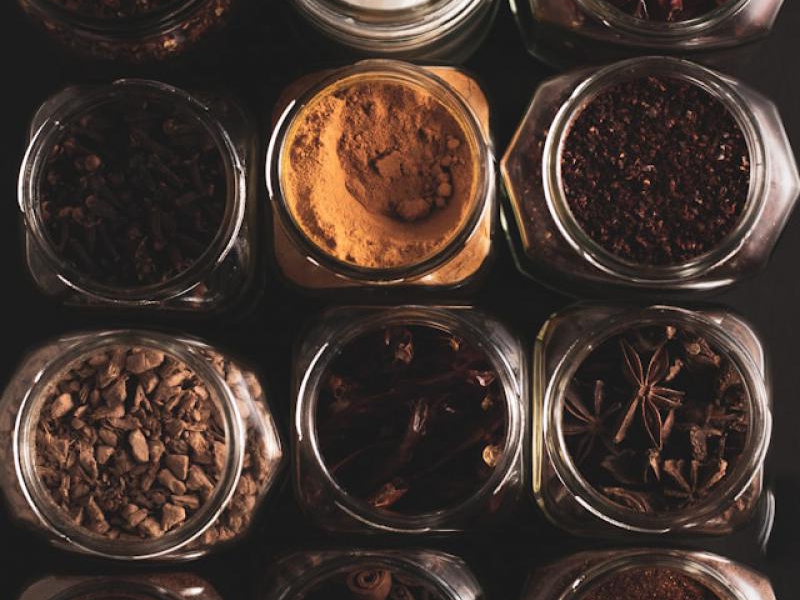 Dlaczego warto oznaczać przyprawy etykietami?