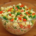 Sałatka serowa z ryżem.