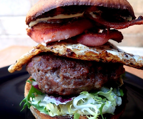 Najsmaczniejsze burgery – mięsne, soczyste i pełne smaku.
