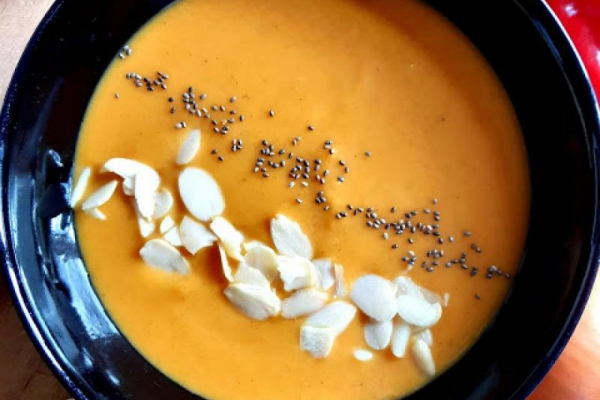 Zupa ekspresowa z dyni, marchewki i imbiru.