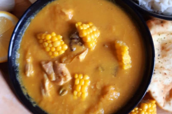 Żółte curry – przepis na aromatycznego kurczaka z dużą ilością warzyw