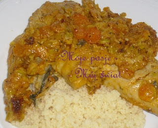 Postny obiad: ryba w sosie z czerwonej pasty curry z warzywami