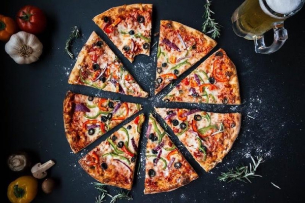 Piec do pizzy - najważniejsze wyposażenie pizzerii